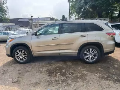TOYOTA Highlander
