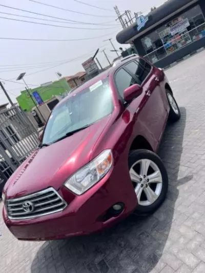 TOYOTA Highlander