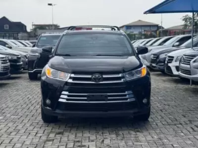 TOYOTA Highlander