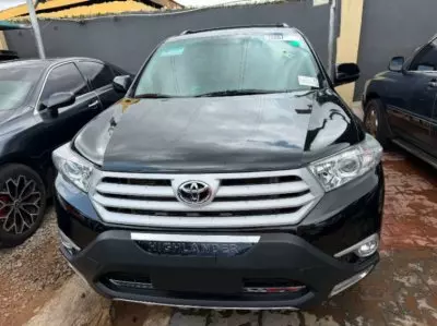 TOYOTA Highlander