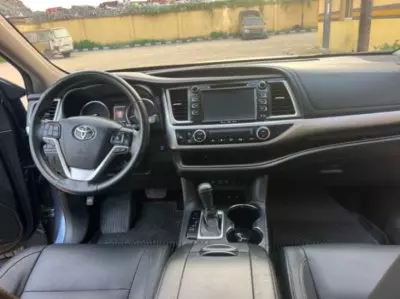 TOYOTA Highlander