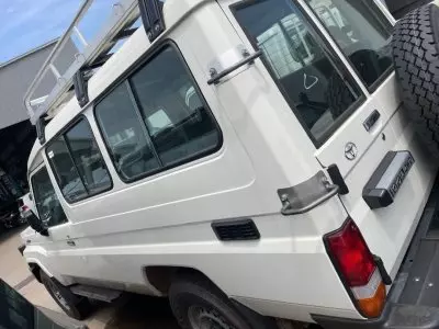 TOYOTA Land Cruiser Trooper