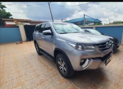 TOYOTA Fortuner