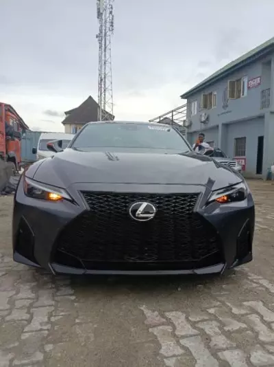 Lexus IS