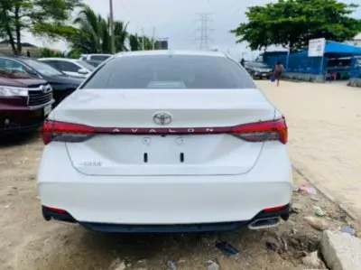 TOYOTA Avalon
