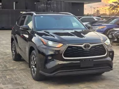 TOYOTA Highlander
