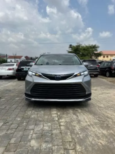 TOYOTA Sienna