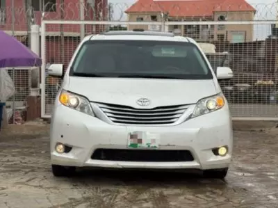 TOYOTA Sienna