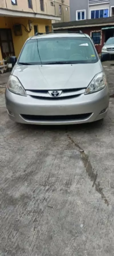 TOYOTA Sienna