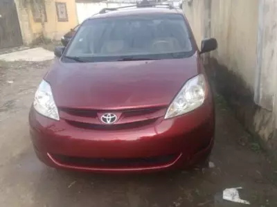 TOYOTA Sienna