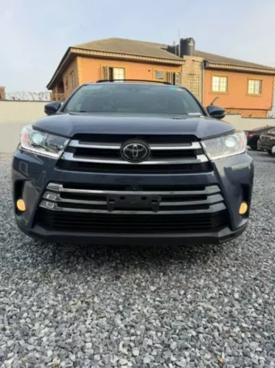 TOYOTA Highlander
