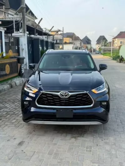 TOYOTA Highlander