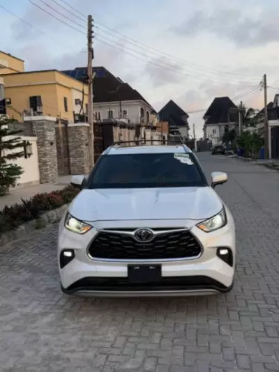 TOYOTA Highlander