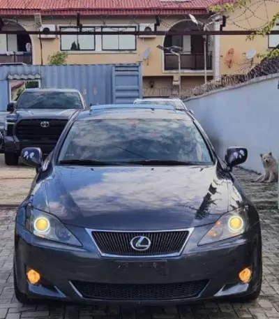 Lexus IS