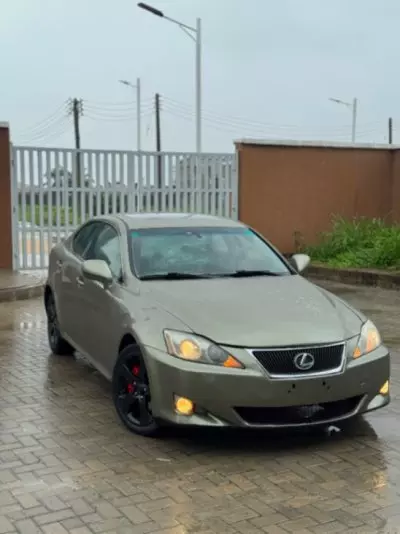 Lexus IS