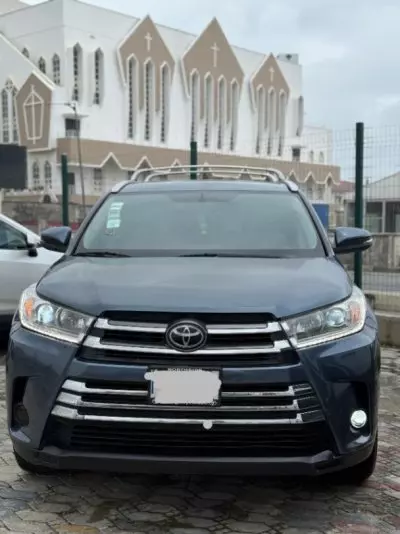 TOYOTA Highlander