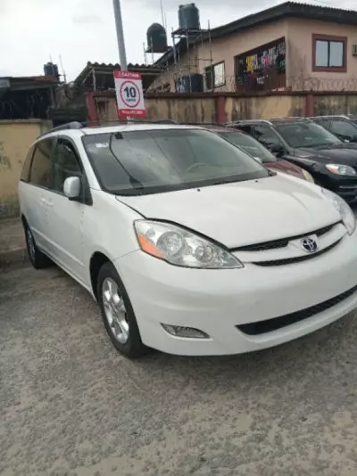 TOYOTA Sienna