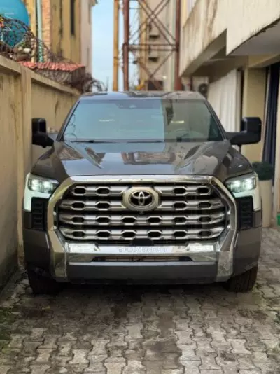 TOYOTA Tundra