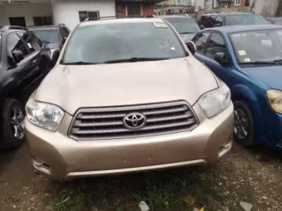 TOYOTA Highlander