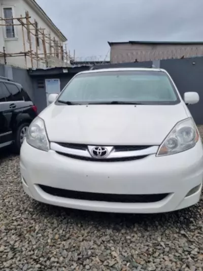 TOYOTA Sienna