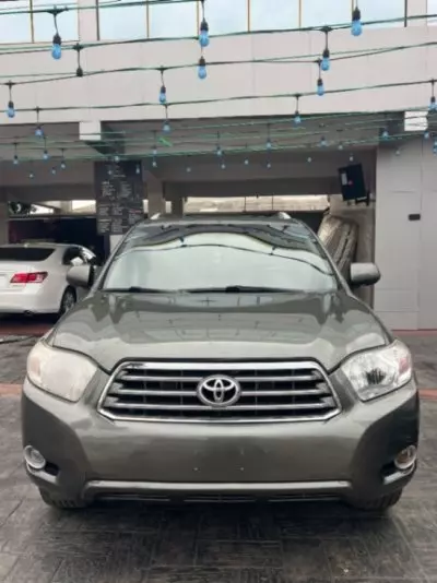 TOYOTA Highlander