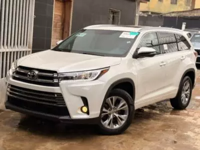 TOYOTA Highlander