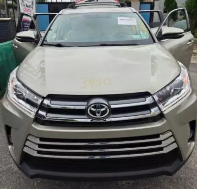 TOYOTA Highlander