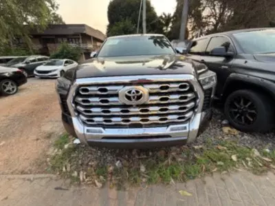 TOYOTA Tundra