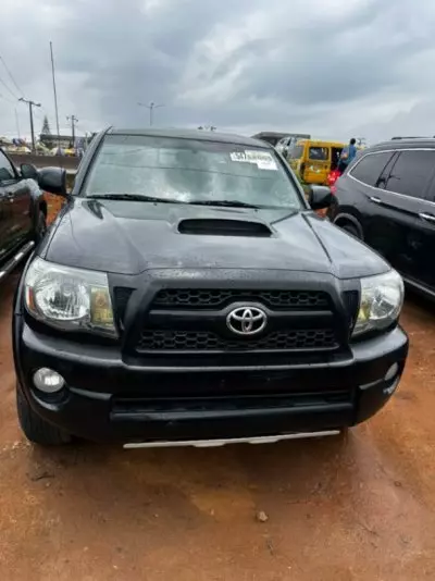 TOYOTA Tacoma