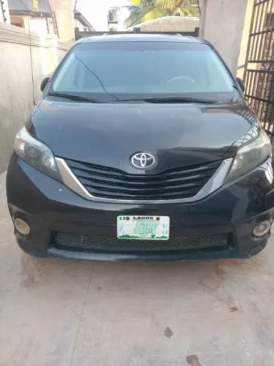 TOYOTA Sienna