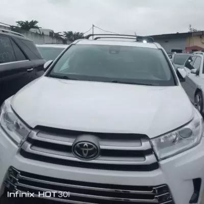 TOYOTA Highlander
