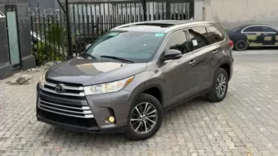 TOYOTA Highlander