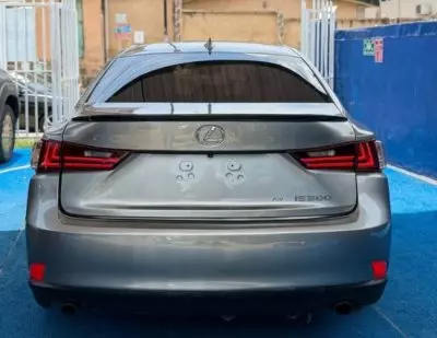 Lexus IS