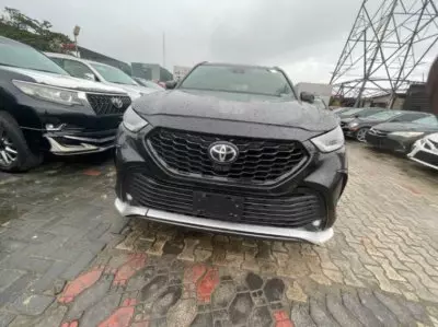 TOYOTA Highlander