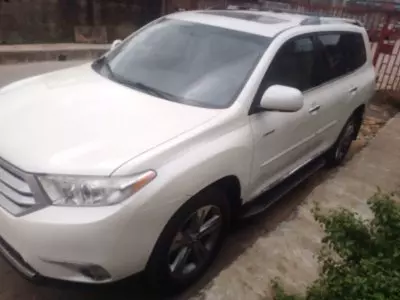 TOYOTA Highlander