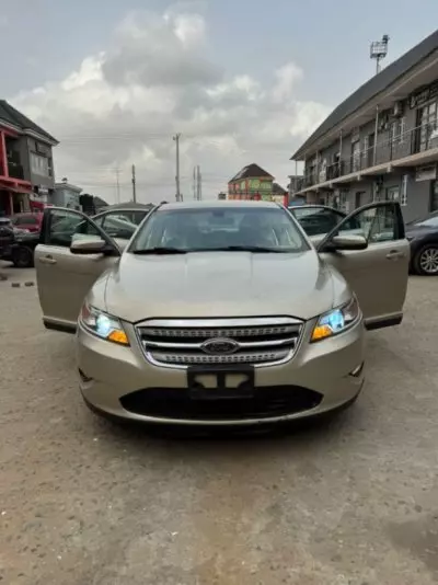 Ford Taurus