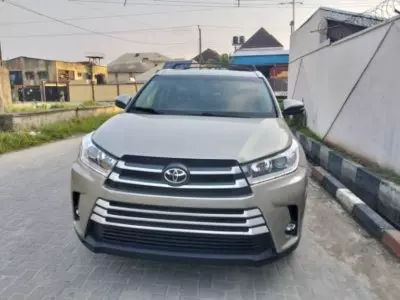 TOYOTA Highlander