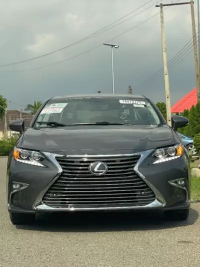 Lexus ES