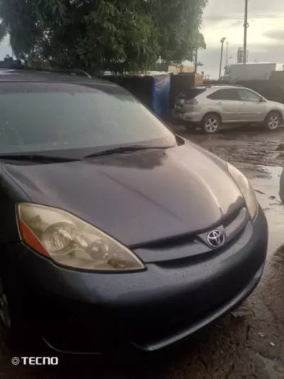 TOYOTA Sienna
