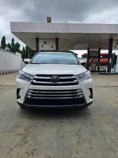 TOYOTA Highlander