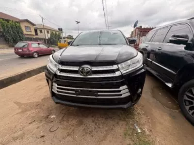 TOYOTA Highlander