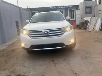 TOYOTA Highlander
