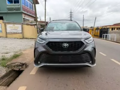TOYOTA Highlander