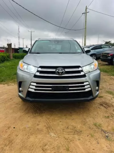 TOYOTA Highlander