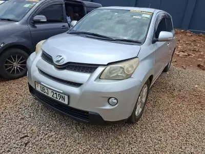 TOYOTA Ist