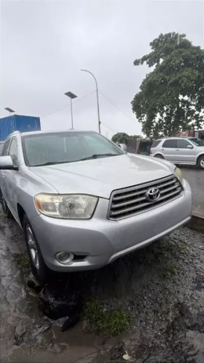 TOYOTA Highlander