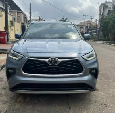TOYOTA Highlander