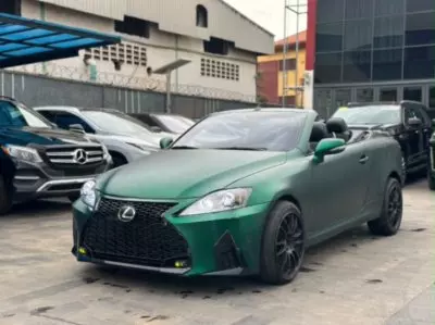 Lexus IS