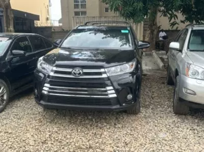 TOYOTA Highlander