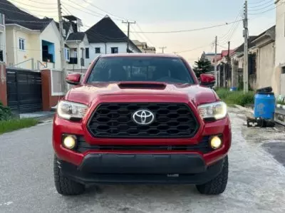 TOYOTA Tacoma